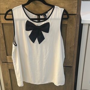 Elegant Cream Sleeveless Top with Black Bow